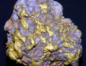 Metal-Detector-Finds-Gold-Nugget.jpg